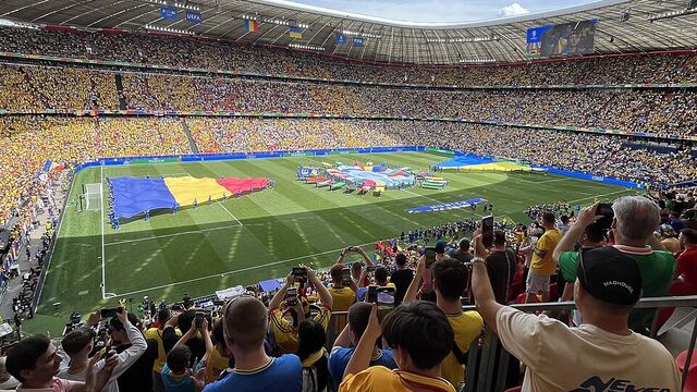 Meciul România – Ucraina de la EURO 2024, cu steagul României pe teren